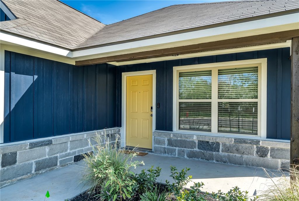 Photo of 1220 High Street, Navasota, TX 77868 (MLS # 25012433)