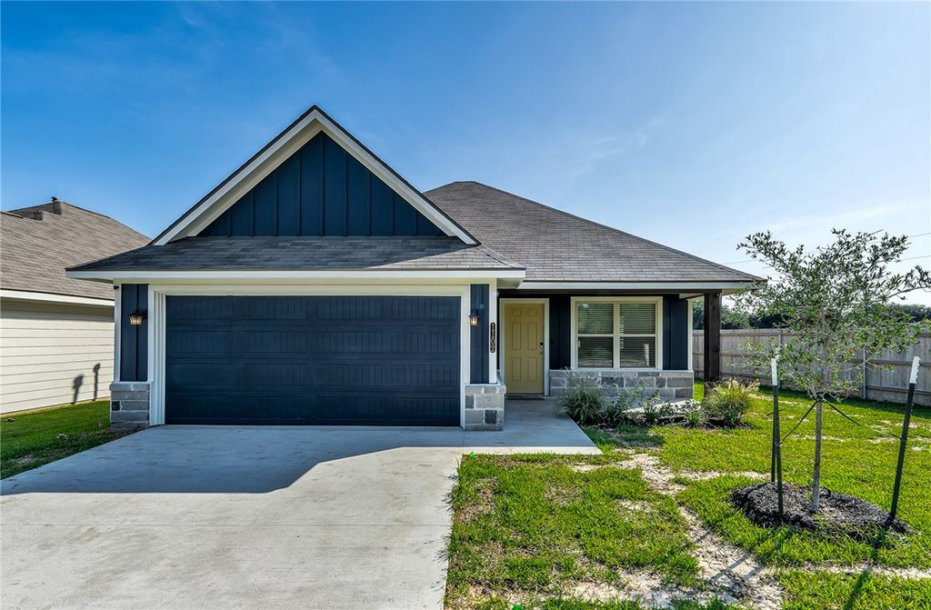 Photo of 1220 High Street, Navasota, TX 77868 (MLS # 25012433)