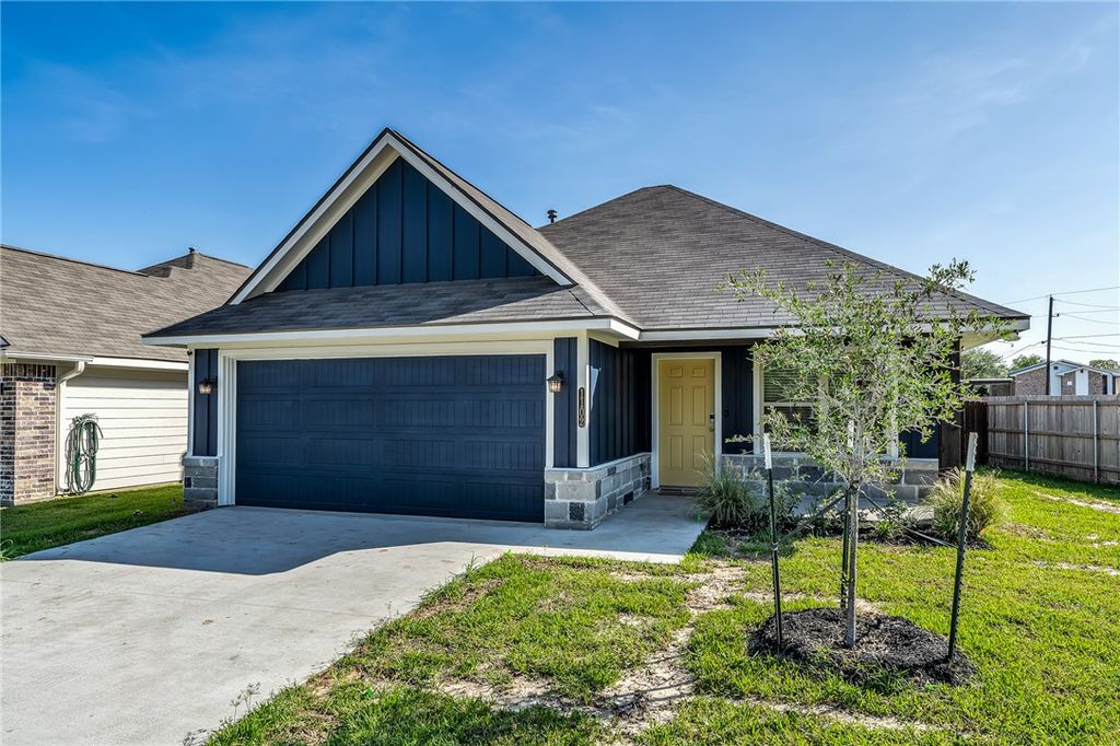 Photo of 1220 High Street, Navasota, TX 77868 (MLS # 25012433)