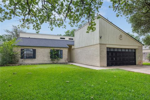 Photo of 3803 Old Oaks Drive, Bryan, TX 77802 (MLS # 26004811)