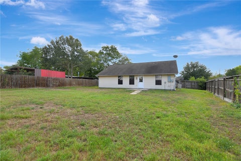 Tiny photo for 105 Ash Street, Madisonville, TX 77864 (MLS # 26012434)