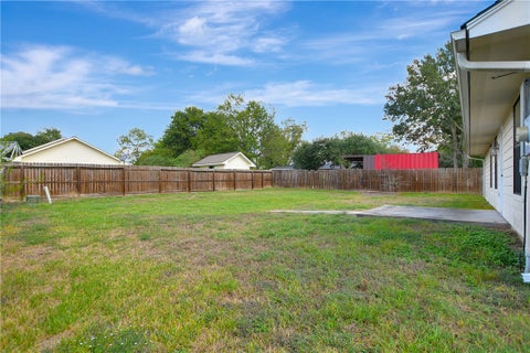 Tiny photo for 105 Ash Street, Madisonville, TX 77864 (MLS # 26012434)