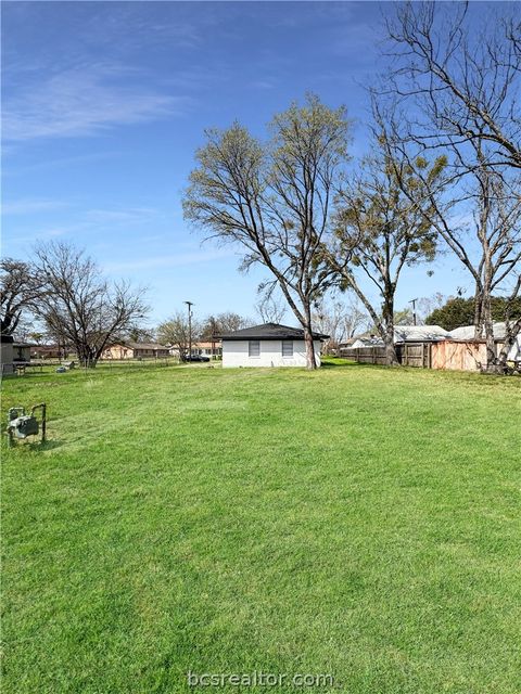 Tiny photo for 603 W Evans Street, Hearne, TX 77859 (MLS # 26002769)