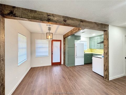 Tiny photo for 603 W Evans Street, Hearne, TX 77859 (MLS # 26002769)