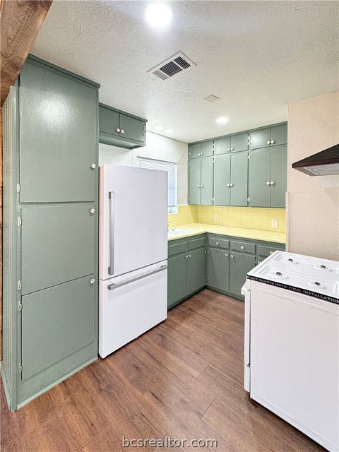 Tiny photo for 603 W Evans Street, Hearne, TX 77859 (MLS # 26002769)