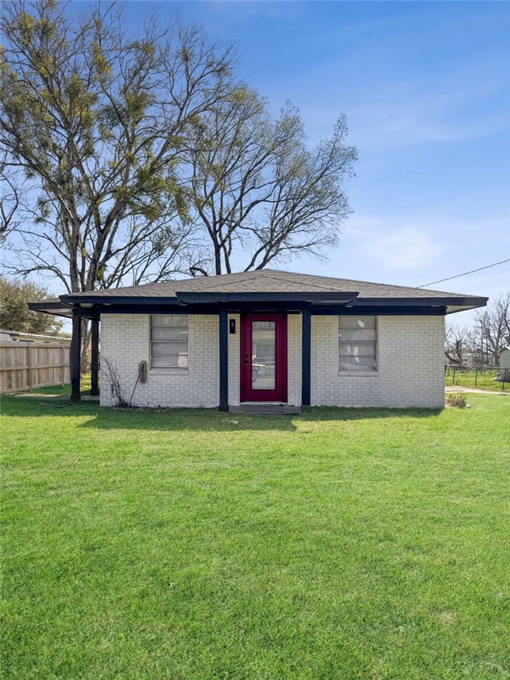 Photo of 603 W Evans Street, Hearne, TX 77859 (MLS # 26002769)