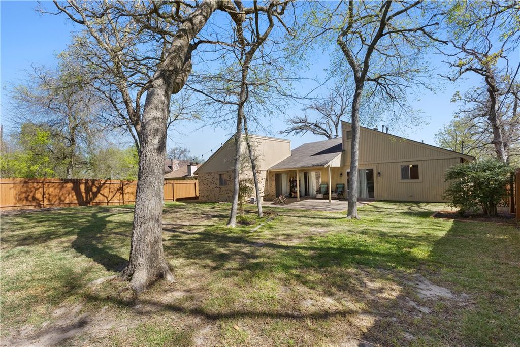 Photo of 3204 Heatherwood Drive, Bryan, TX 77801 (MLS # 26003818)