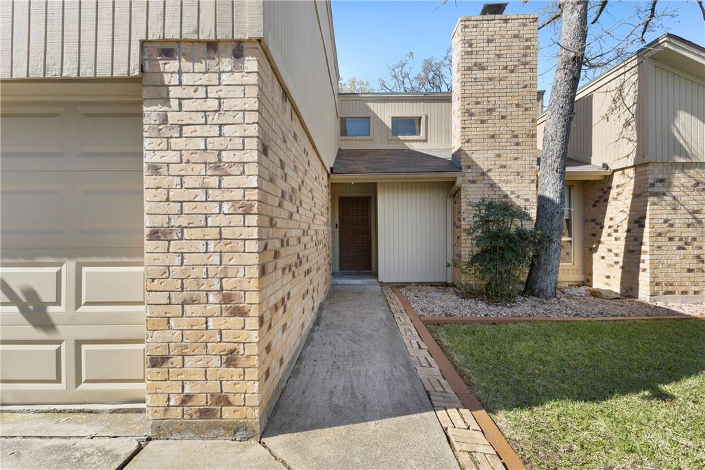 Photo of 3204 Heatherwood Drive, Bryan, TX 77801 (MLS # 26003818)