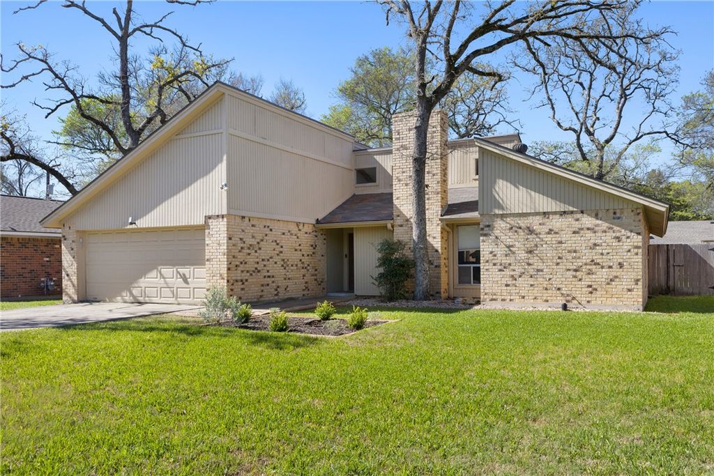 Photo of 3204 Heatherwood Drive, Bryan, TX 77801 (MLS # 26003818)