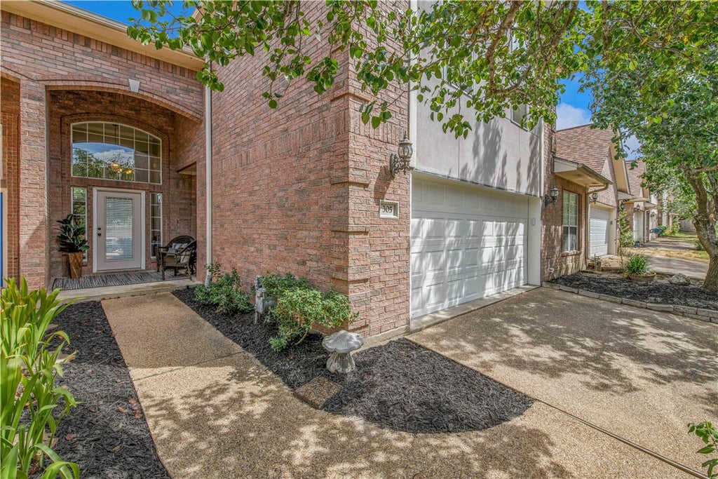 Photo of 305 Chimney Hill Drive, College Station, TX 77840 (MLS # 26010326)