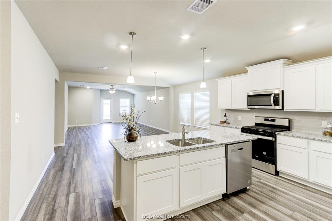 College Station, Texas 77845, United States, 4 Bedrooms Bedrooms, ,2 BathroomsBathrooms,Residential,Active,63066