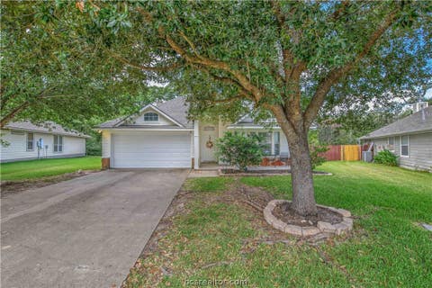 Photo of 1721 Summerwood Loop, Bryan, TX 77807 (MLS # 26009924)
