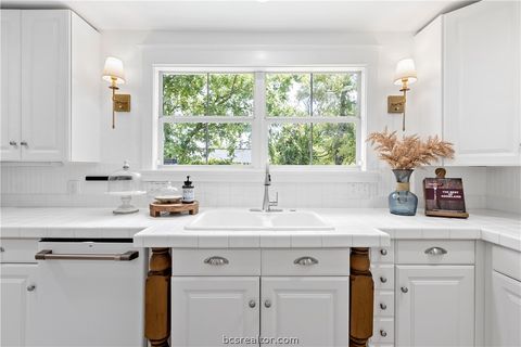 Tiny photo for 705 S Bryan Avenue, Bryan, TX 77803 (MLS # 26002560)