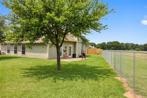 Tiny photo for 2701 Lynnwood Court, Bryan, TX 77807 (MLS # 26005629)