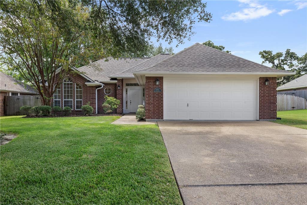 Photo of 602 Yorkshire Drive, College Station, TX 77845 (MLS # 26009968)