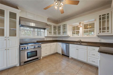 Tiny photo for 409 N Hutchins St, Bryan, TX 77803 (MLS # 26001694)