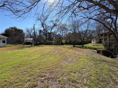 Tiny photo for 409 N Hutchins St, Bryan, TX 77803 (MLS # 26001694)