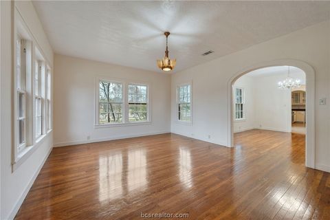 Tiny photo for 409 N Hutchins St, Bryan, TX 77803 (MLS # 26001694)