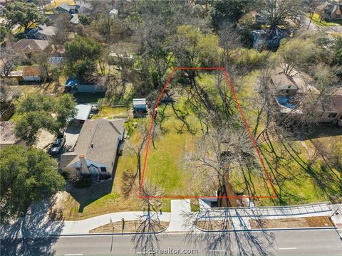 Tiny photo for 409 N Hutchins St, Bryan, TX 77803 (MLS # 26001694)