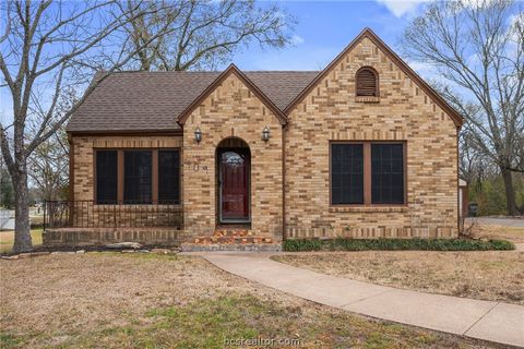 Photo of 409 N Hutchins St, Bryan, TX 77803 (MLS # 26001694)