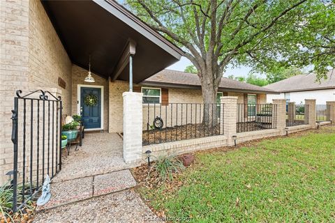 Tiny photo for 2512 Towering Oaks Drive, Bryan, TX 77802 (MLS # 26004039)
