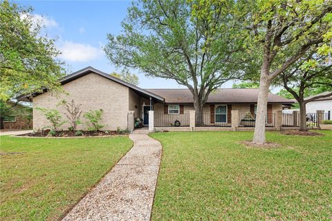 Photo of 2512 Towering Oaks Drive, Bryan, TX 77802 (MLS # 26004039)