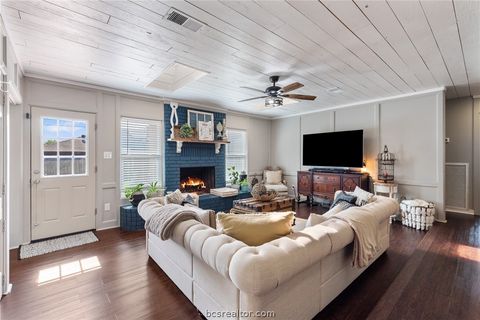 Tiny photo for 2512 Towering Oaks Drive, Bryan, TX 77802 (MLS # 26004039)