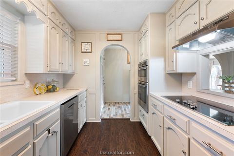 Tiny photo for 2512 Towering Oaks Drive, Bryan, TX 77802 (MLS # 26004039)