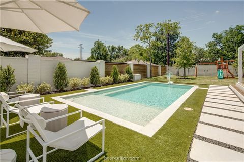 Tiny photo for 502 Brookside Drive E, Bryan, TX 77801 (MLS # 26006101)