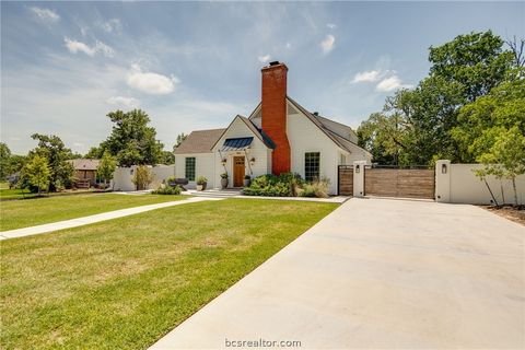 Tiny photo for 502 Brookside Drive E, Bryan, TX 77801 (MLS # 26006101)