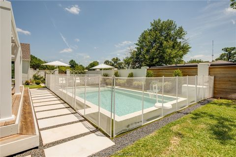 Tiny photo for 502 Brookside Drive E, Bryan, TX 77801 (MLS # 26006101)