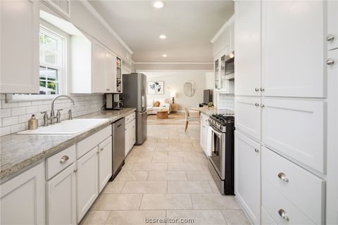 Tiny photo for 502 Brookside Drive E, Bryan, TX 77801 (MLS # 26006101)