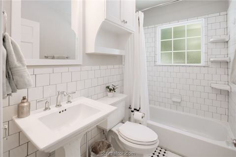 Tiny photo for 502 Brookside Drive E, Bryan, TX 77801 (MLS # 26006101)