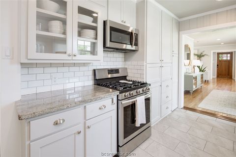 Tiny photo for 502 Brookside Drive E, Bryan, TX 77801 (MLS # 26006101)