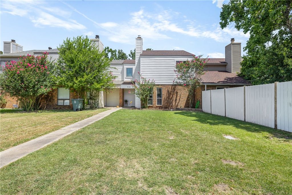 Photo of 910 Navidad Street, Bryan, TX 77801 (MLS # 26009070)