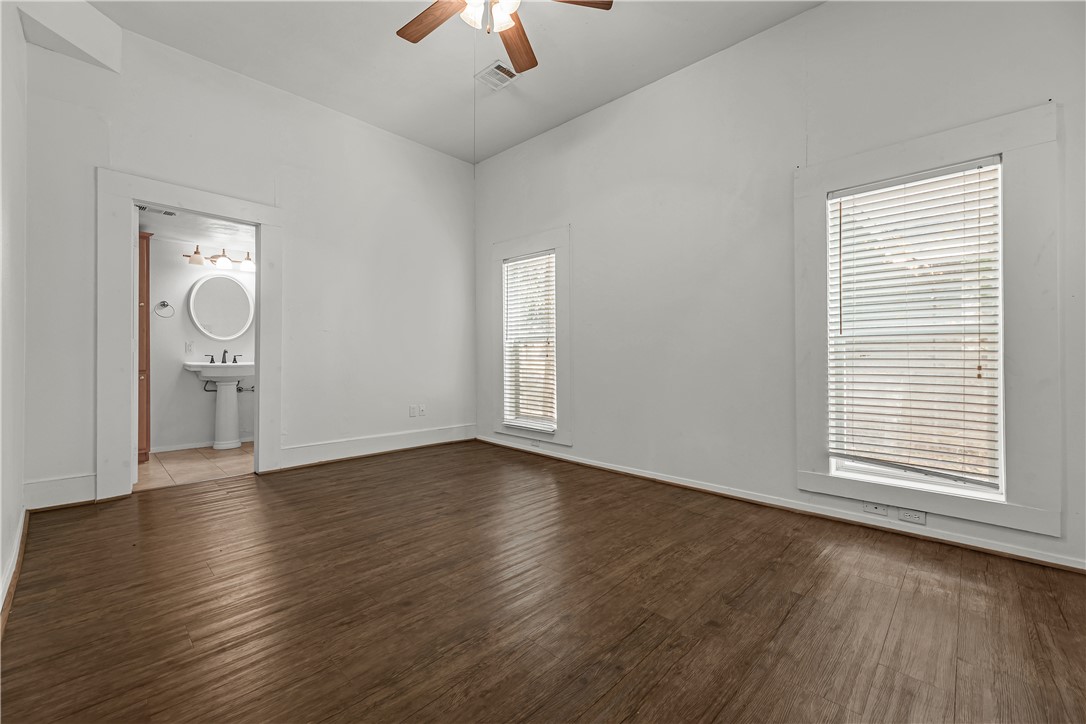 Bryan, Texas 77803, United States, 2 Bedrooms Bedrooms, ,2 BathroomsBathrooms,Residential,Active,15914