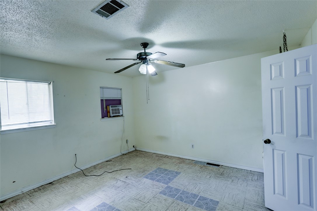 Bryan, Texas 77803, United States, 3 Bedrooms Bedrooms, ,2 BathroomsBathrooms,Residential,Active,200302