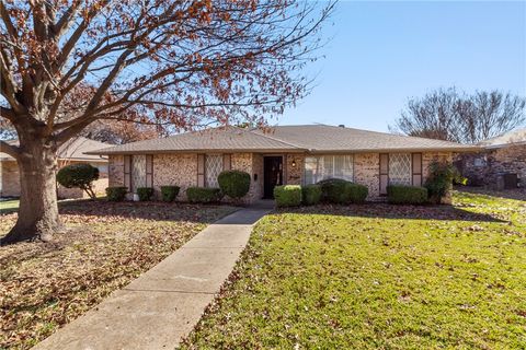 Tiny photo for 814 Madrid Drive, Other, TX 75116 (MLS # 26000132)