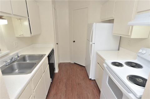 Tiny photo for 1107 Verde Drive #76, Bryan, TX 77801 (MLS # 25013059)