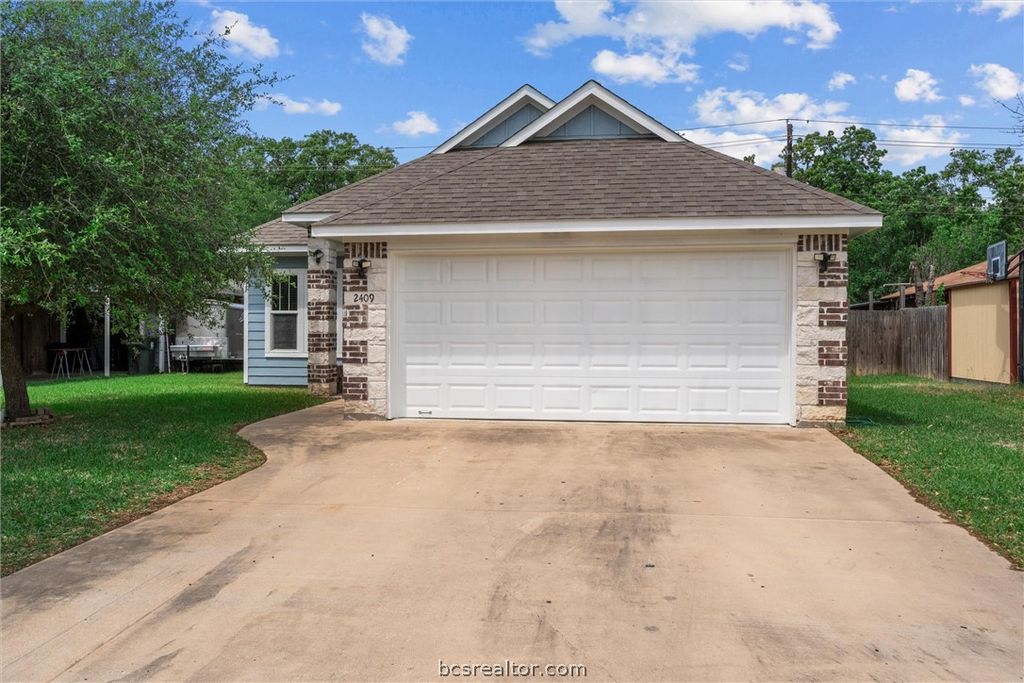 Photo of 2409 Woodbend Drive, Bryan, TX 77803 (MLS # 26004202)