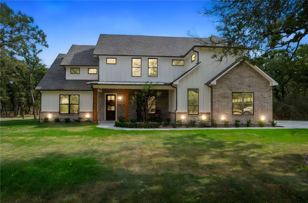 Photo for 5529 Woodland Park Drive, College Station, TX 77845 (MLS # 25011167)