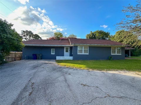Tiny photo for 516 Roundabout Road RD, Huntsville, TX 77320 (MLS # 26009317)