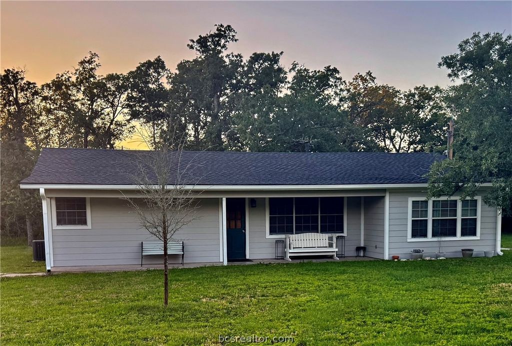 Photo of 401 Chinaberry Lane, Somerville, TX 77879 (MLS # 26005974)