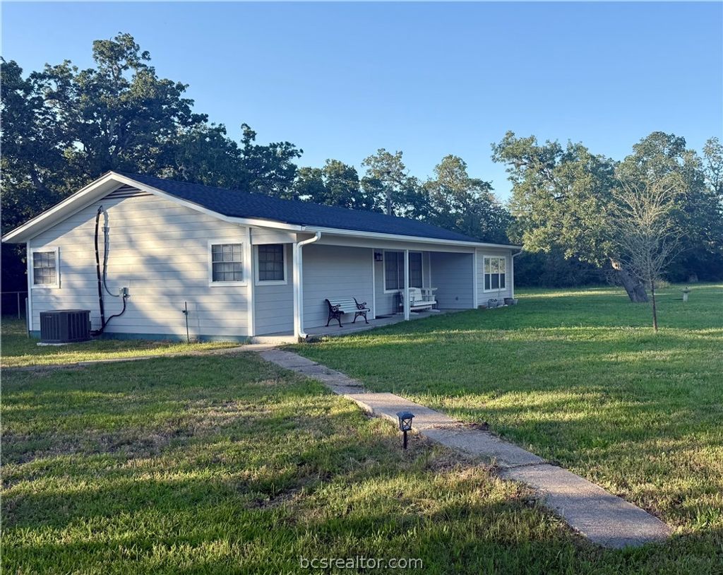 Photo of 401 Chinaberry Lane, Somerville, TX 77879 (MLS # 26005974)