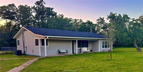 Tiny photo for 401 Chinaberry Lane, Somerville, TX 77879 (MLS # 26005974)