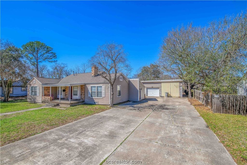 Photo of 706 Edgemore Drive, Bryan, TX 77802 (MLS # 26002511)