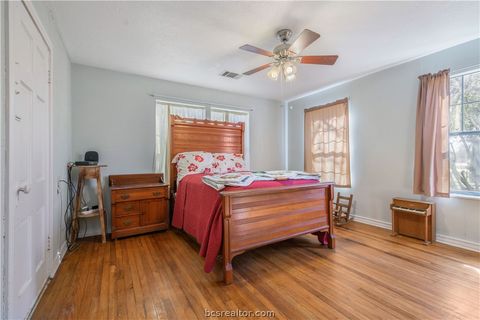 Tiny photo for 706 Edgemore Drive, Bryan, TX 77802 (MLS # 26002511)