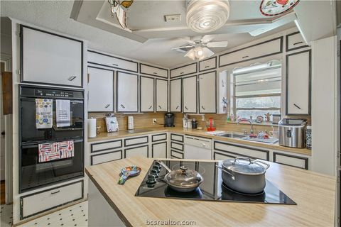 Tiny photo for 706 Edgemore Drive, Bryan, TX 77802 (MLS # 26002511)