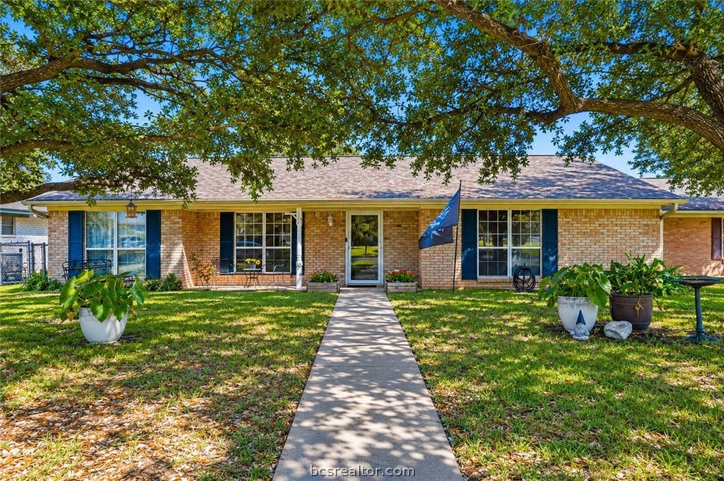 Photo of 1614 Luza Street, Bryan, TX 77802 (MLS # 26010010)