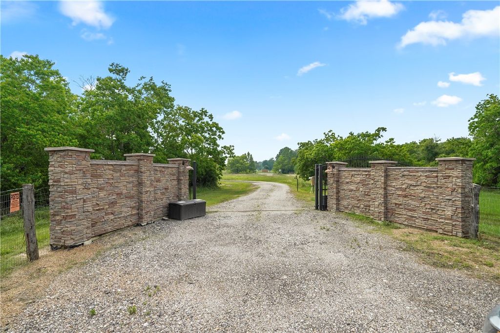 listing image 0
